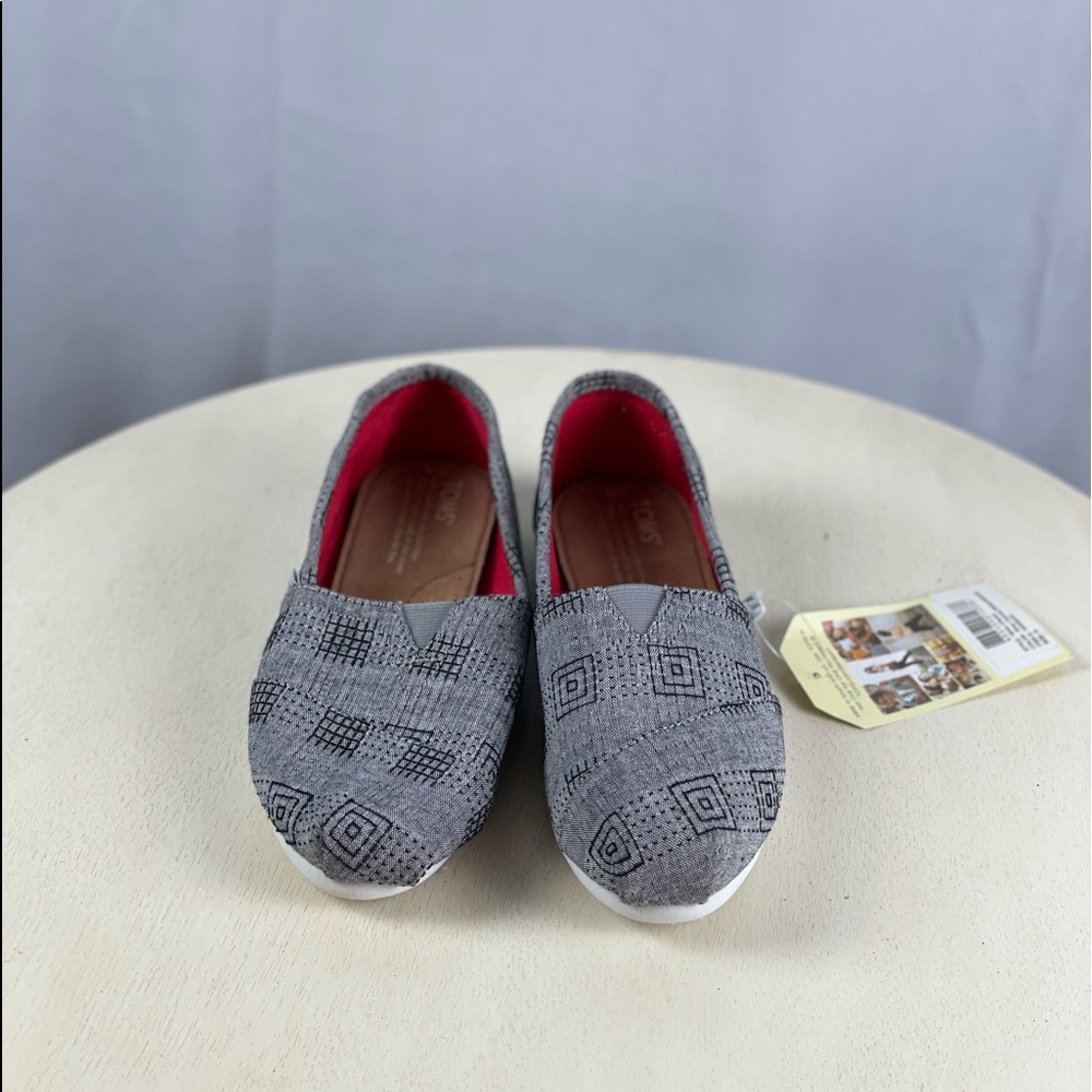 Toms size 6